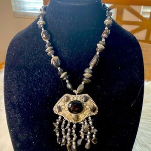 Agate and Silver Metal chunky necklace